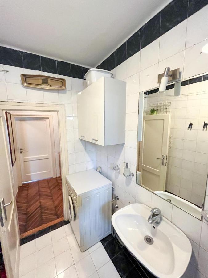 Appartamento Kopernik - Parking Available Belgrado Esterno foto