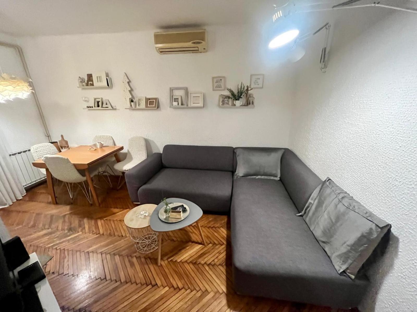 Appartamento Kopernik - Parking Available Belgrado Esterno foto