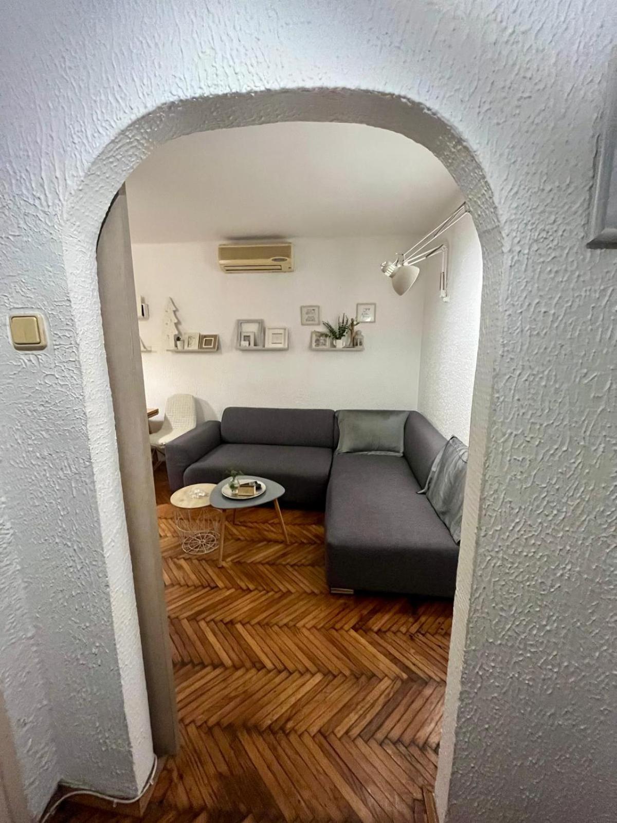 Appartamento Kopernik - Parking Available Belgrado Esterno foto