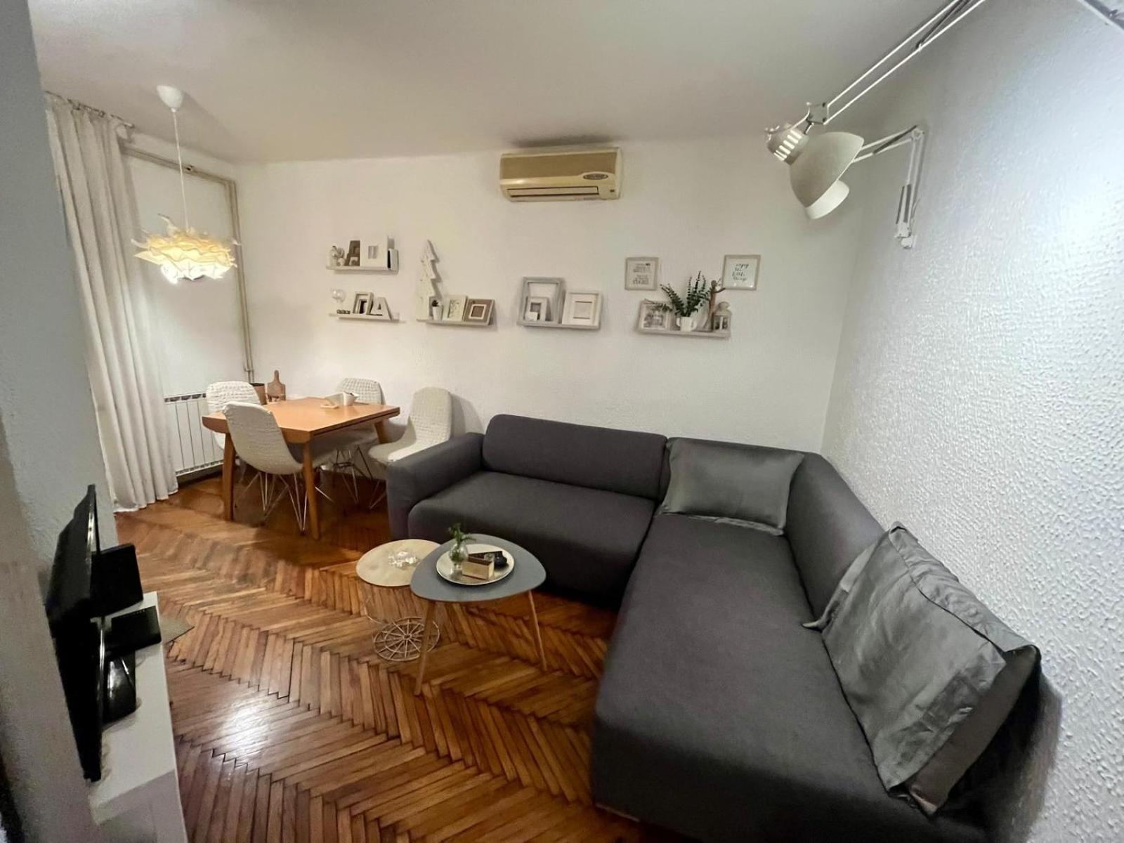 Appartamento Kopernik - Parking Available Belgrado Esterno foto